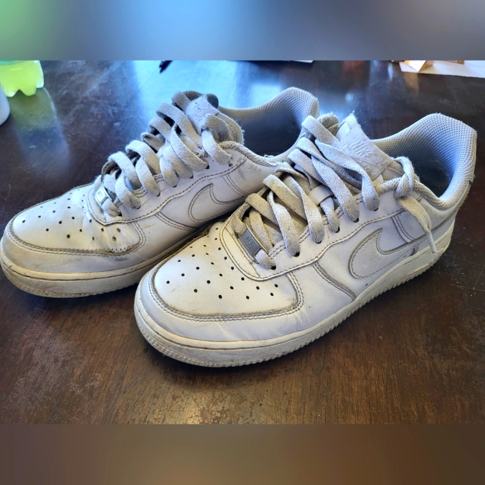 Mens size 8 Nike sneakers